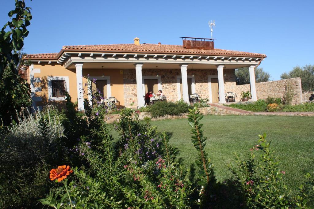 Apartamentos El Jardin Del Poeta Guijo de Granadilla Exterior photo